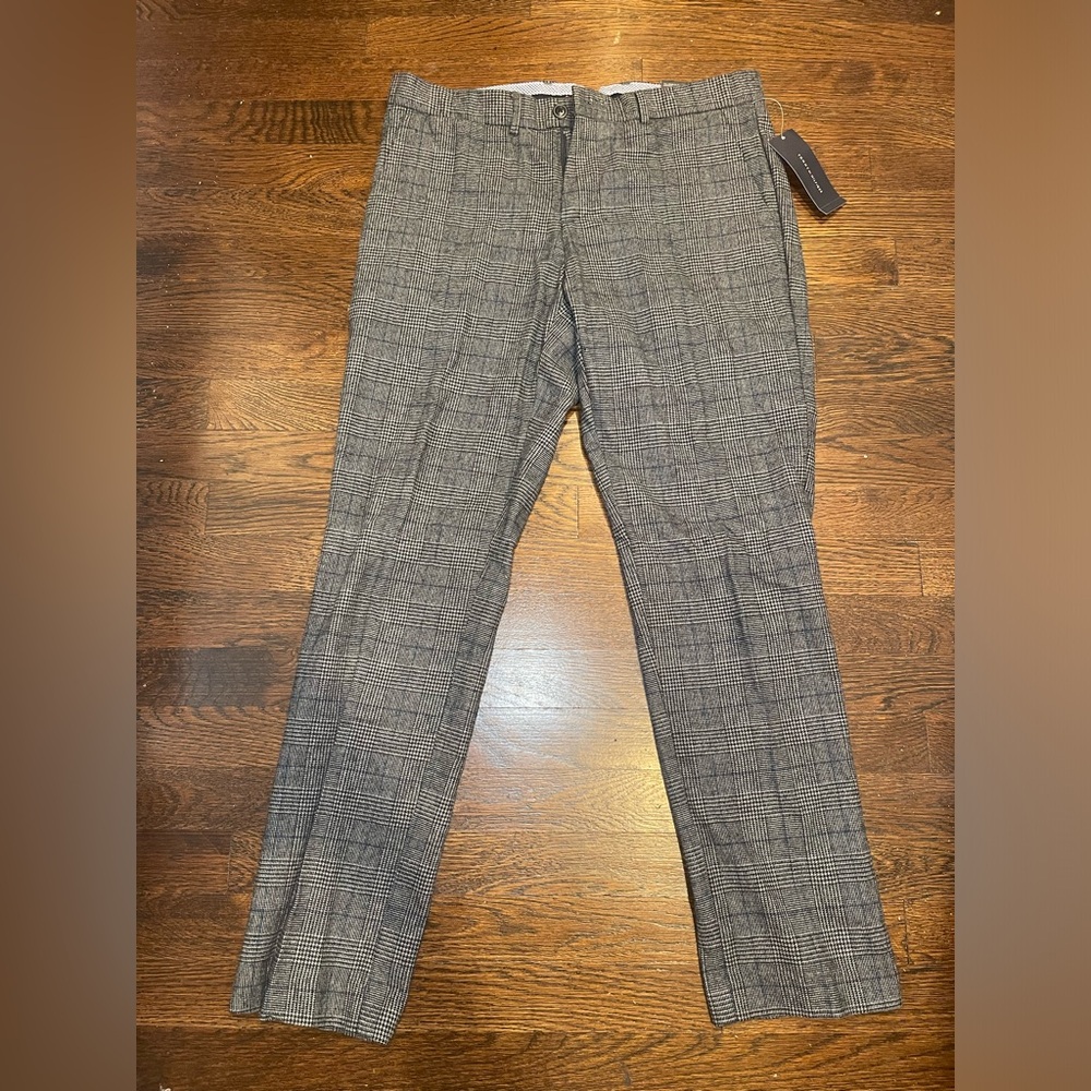 NWT men’s Tommy Hilfiger Plaid Pants Slimmest Fit Tapered Leg 31/30